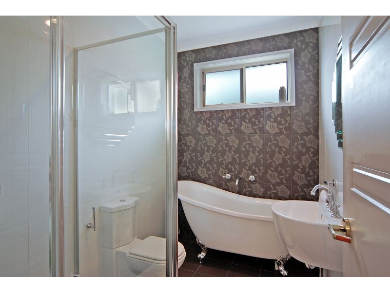 10 Brookfield Avenue, Warilla NSW 2528