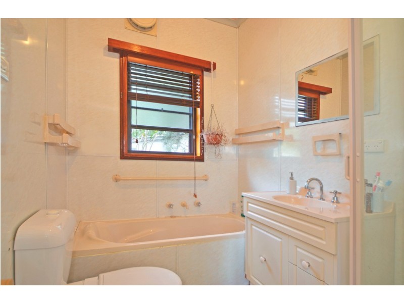 28 Barnes Street, Warilla NSW 2528