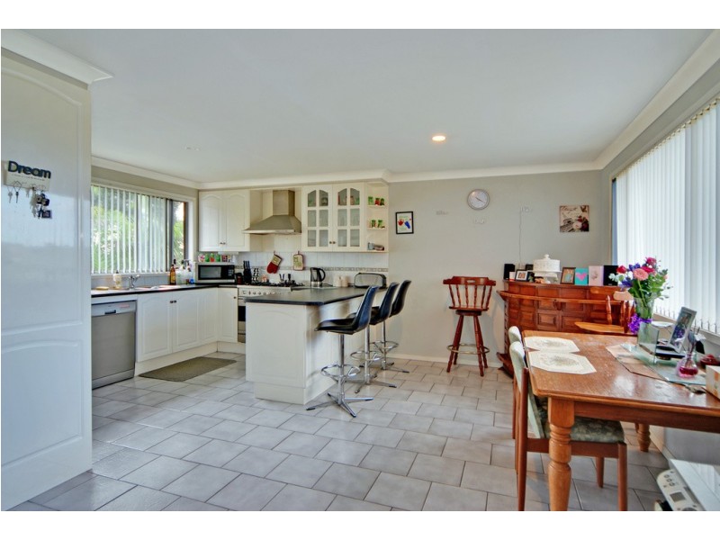 5 Loftus Drive, Barrack Heights NSW 2528