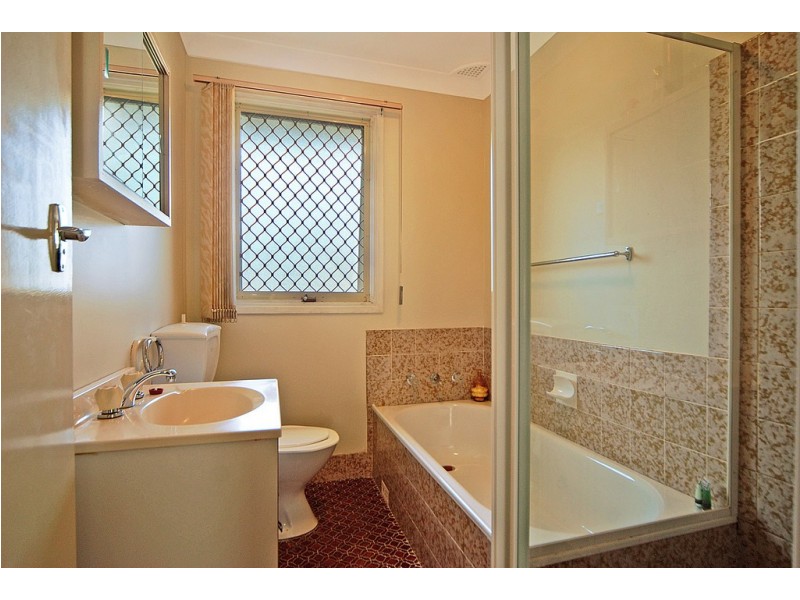 41 Shipton Crescent, Mount Warrigal NSW 2528