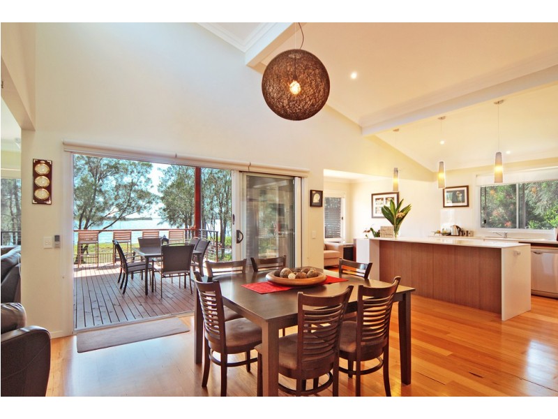 9 Kanahooka Street, Albion Park Rail NSW 2527
