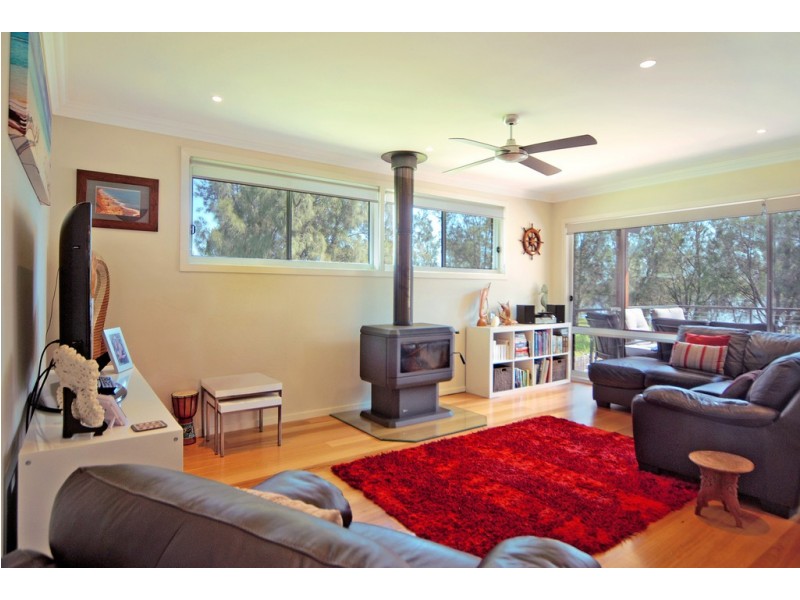 9 Kanahooka Street, Albion Park Rail NSW 2527