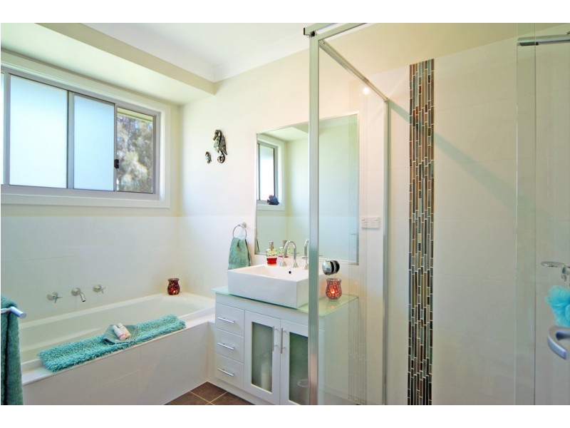 9 Kanahooka Street, Albion Park Rail NSW 2527