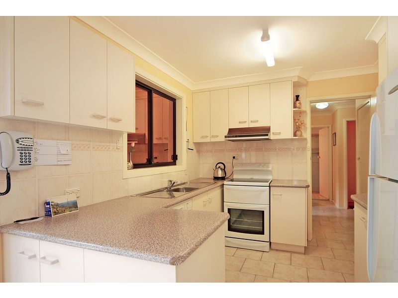 48 The Esplanade, Oak Flats NSW 2529
