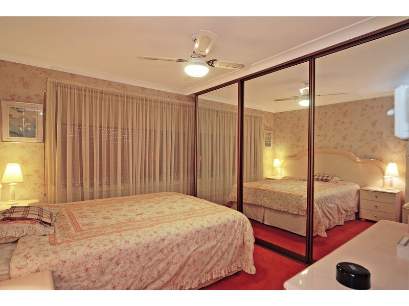 48 The Esplanade, Oak Flats NSW 2529