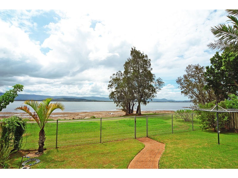 33 The Esplanade, Oak Flats NSW 2529