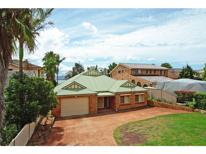 33 The Esplanade, Oak Flats NSW 2529