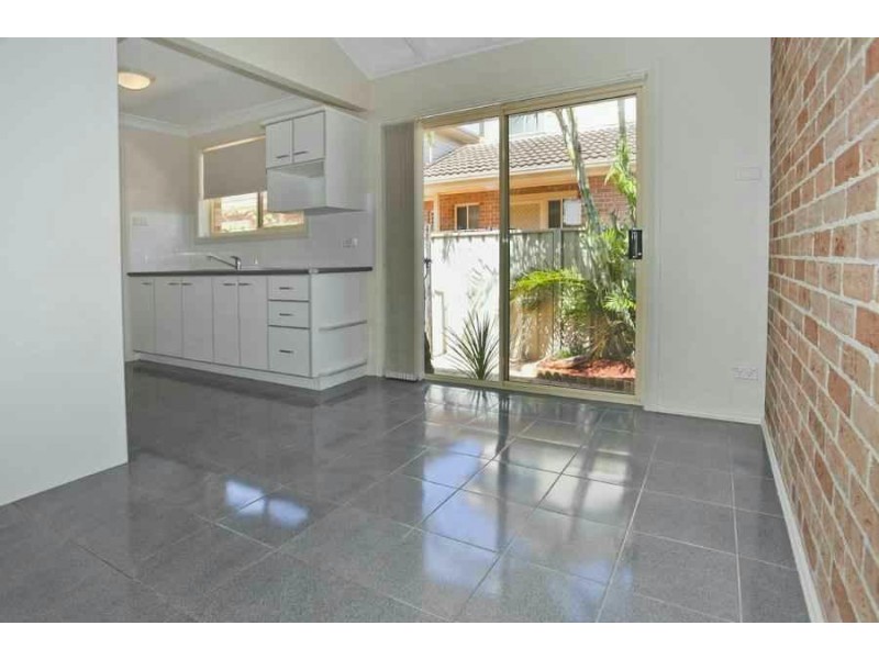 2/90 Kurrajong Street, Windang NSW 2528