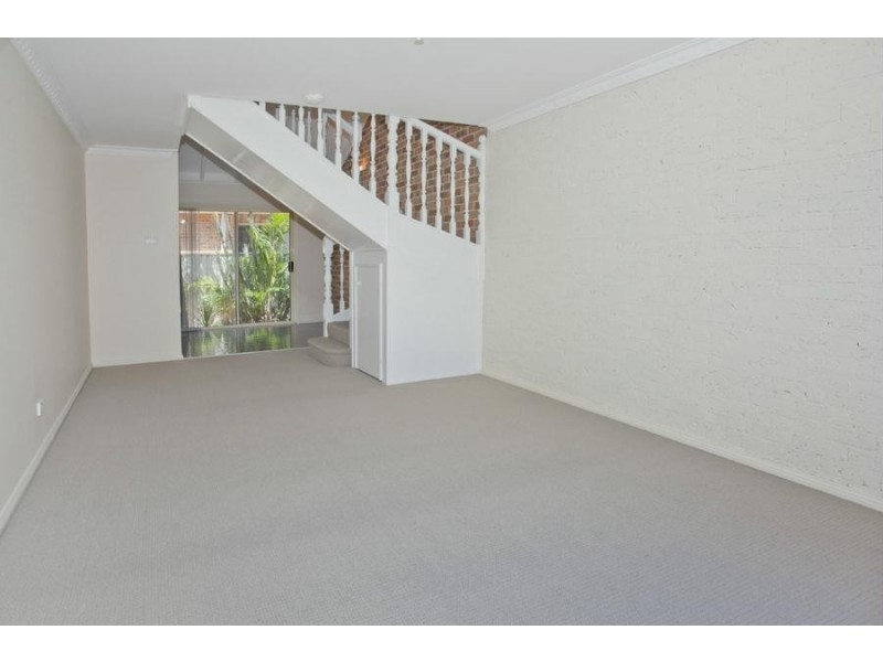 2/90 Kurrajong Street, Windang NSW 2528