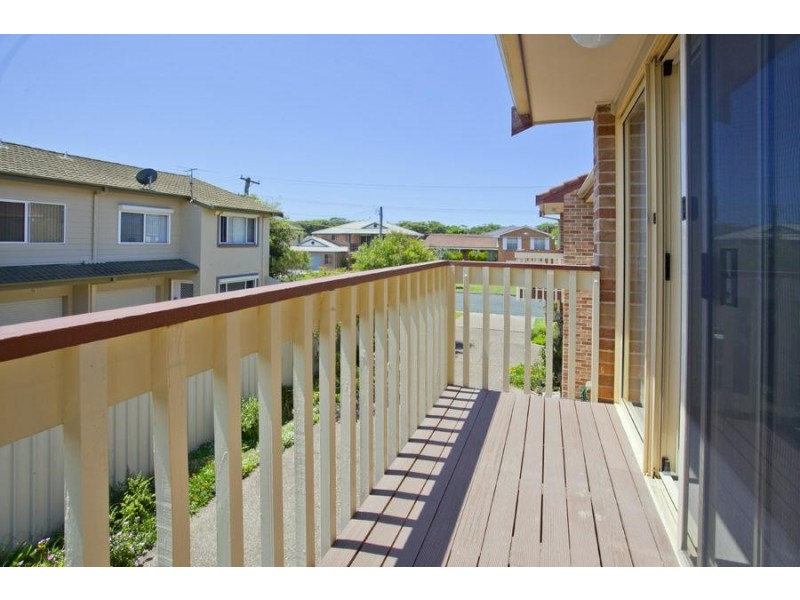 2/90 Kurrajong Street, Windang NSW 2528