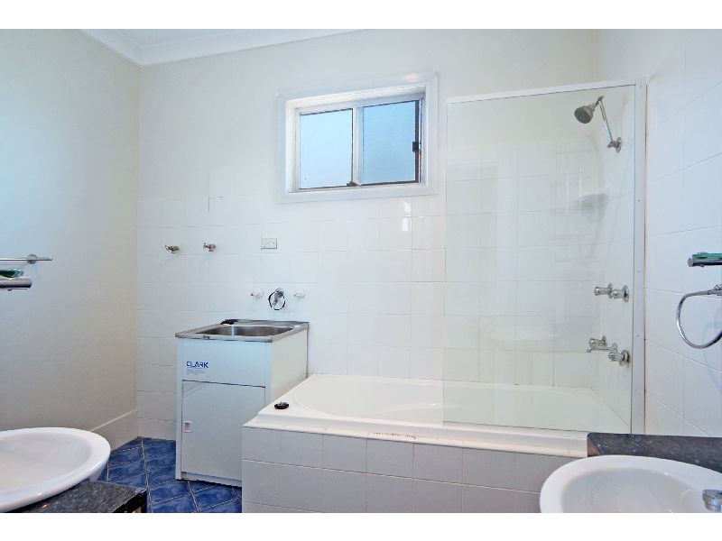 8 Overhill Road, Primbee NSW 2502