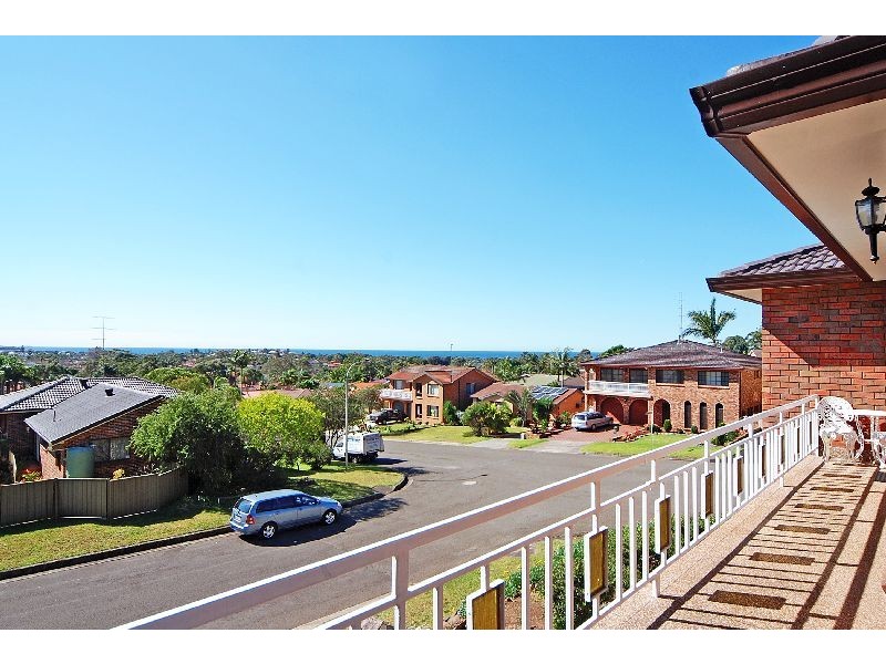 1 Greenwood Place, Barrack Heights NSW 2528