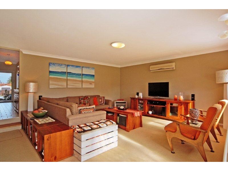 35 Woodford Avenue, Warilla NSW 2528