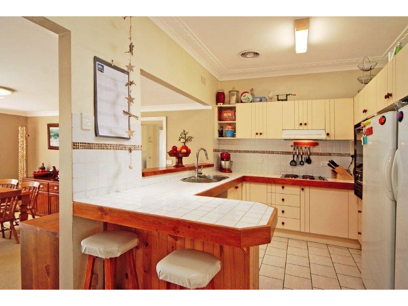 35 Woodford Avenue, Warilla NSW 2528