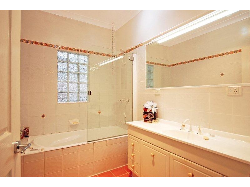 35 Woodford Avenue, Warilla NSW 2528