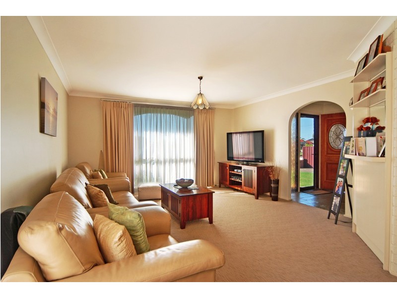 1 Gould Place, Lake Illawarra NSW 2528