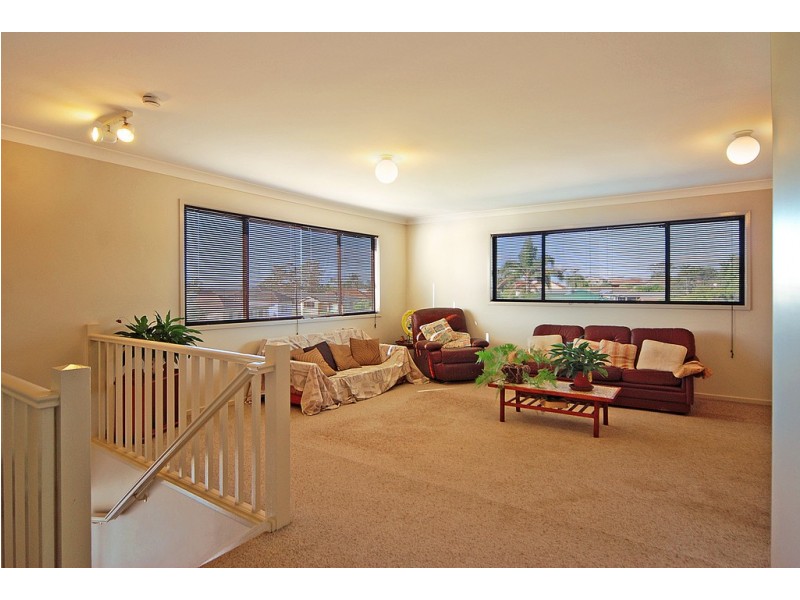 1 Gould Place, Lake Illawarra NSW 2528