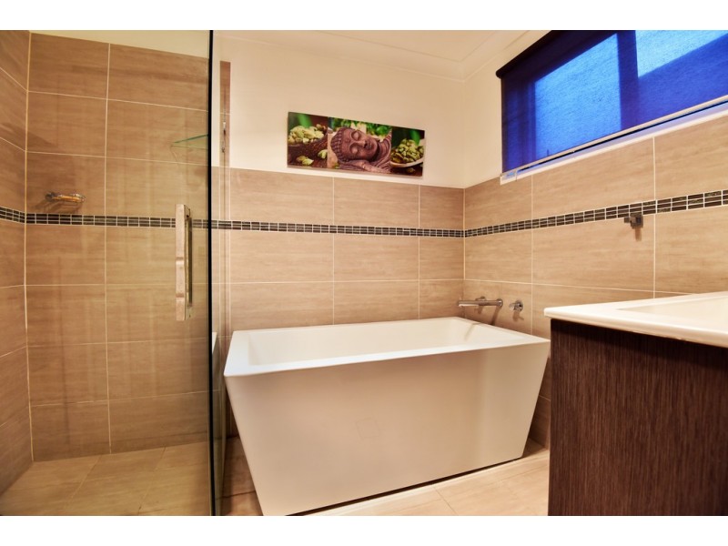 12 Bridge Avenue, Oak Flats NSW 2529