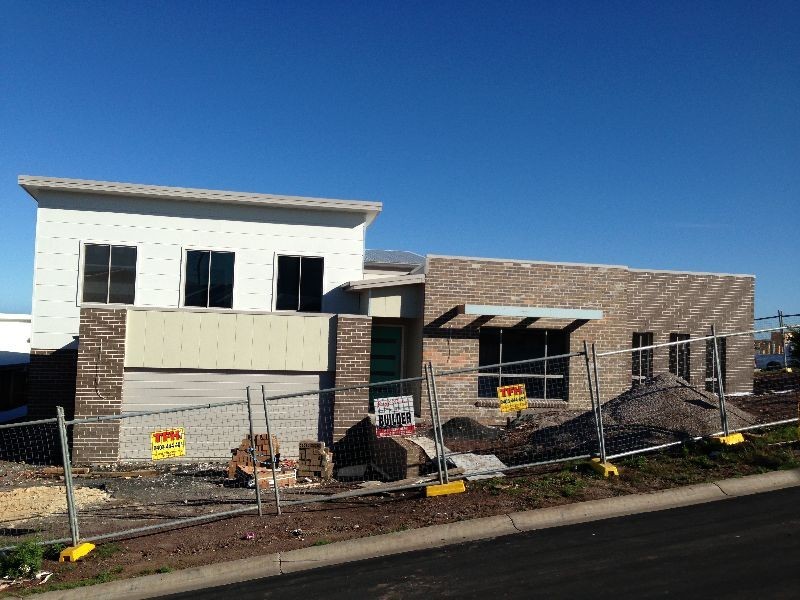 1/2 Elizabeth Circuit, Flinders NSW 2529