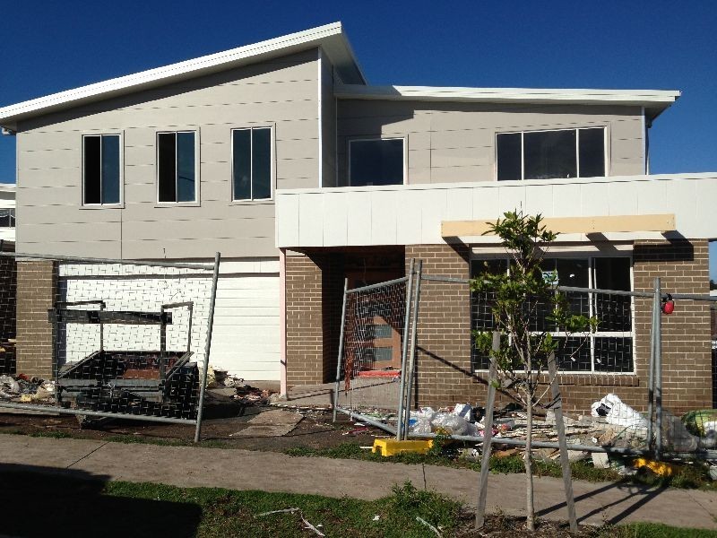 2/2 Elizabeth Circuit, Flinders NSW 2529