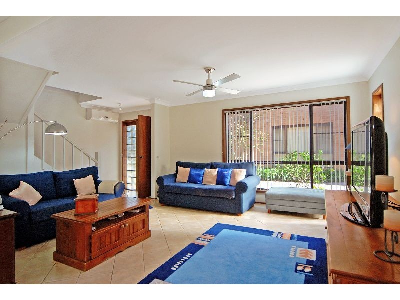 2/21 Grove Circuit, Lake Illawarra NSW 2528
