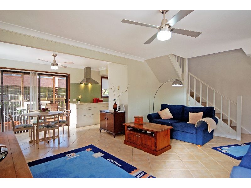 2/21 Grove Circuit, Lake Illawarra NSW 2528
