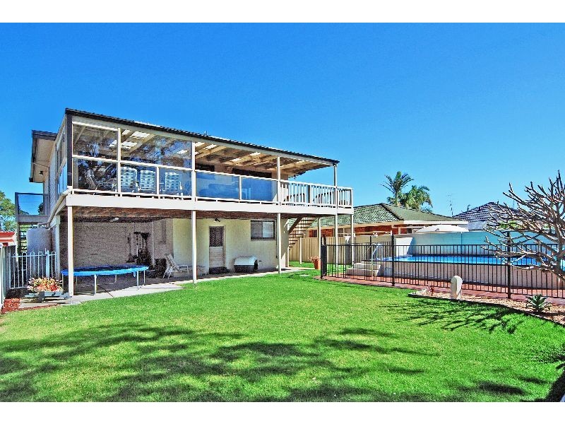 11 Sammat Ave, Barrack Heights NSW 2528