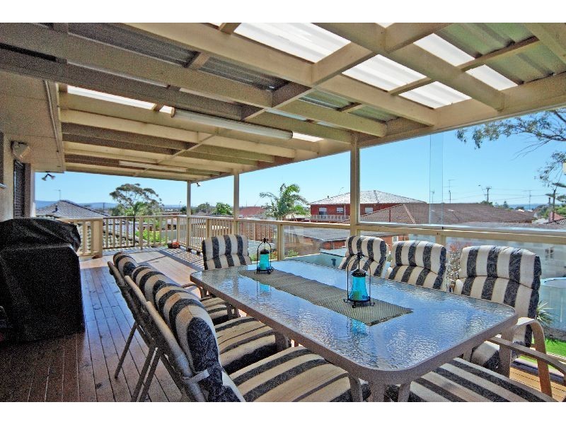 11 Sammat Ave, Barrack Heights NSW 2528