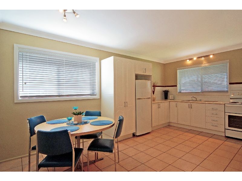 11 Sammat Ave, Barrack Heights NSW 2528