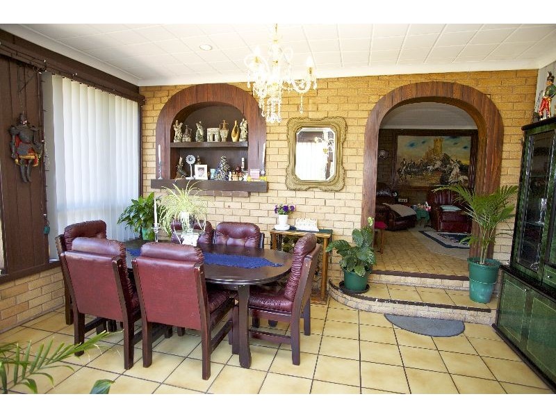 6 Roberts Avenue, Barrack Heights NSW 2528