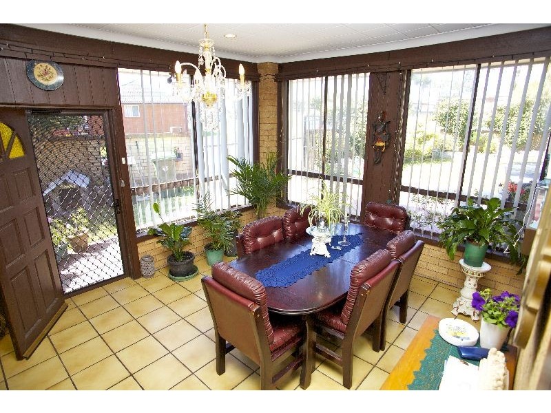 6 Roberts Avenue, Barrack Heights NSW 2528