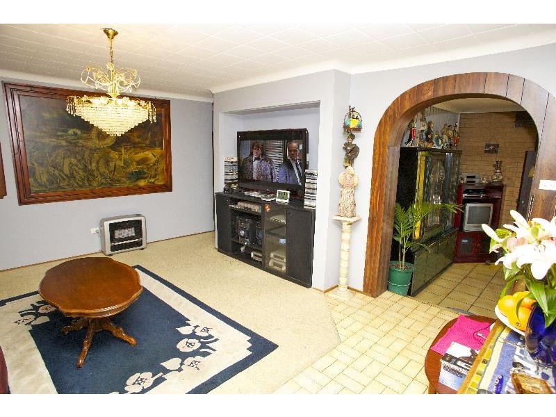 6 Roberts Avenue, Barrack Heights NSW 2528