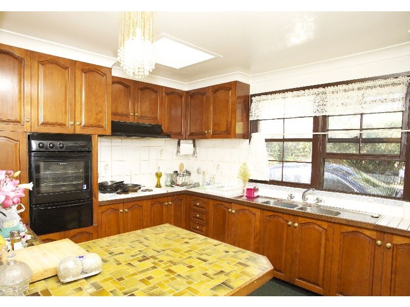 6 Roberts Avenue, Barrack Heights NSW 2528