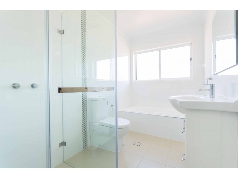 143 Shearwater Drive, Lake Heights NSW 2502