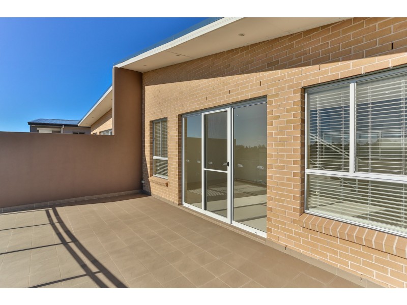143 Shearwater Drive, Lake Heights NSW 2502