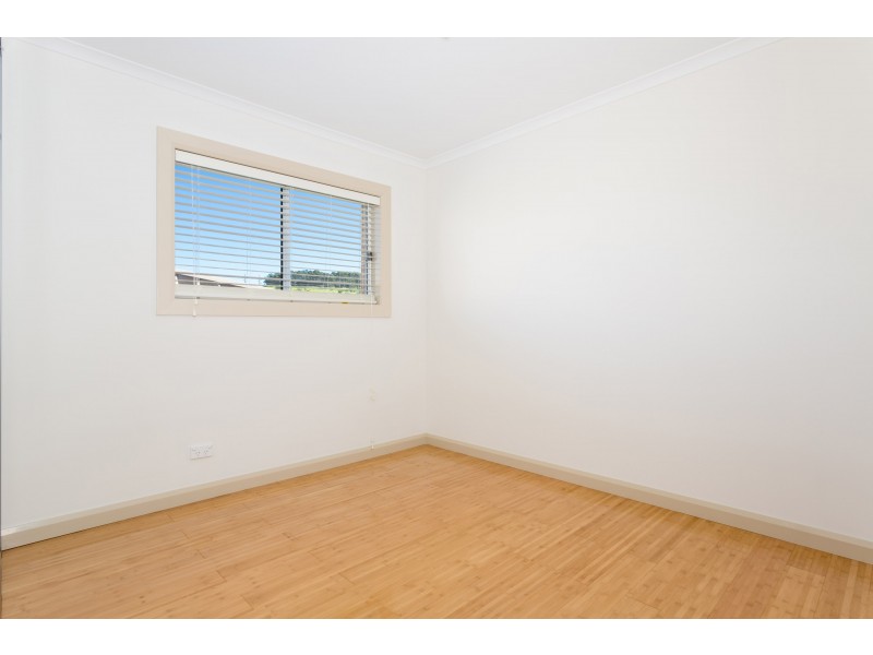 143 Shearwater Drive, Lake Heights NSW 2502