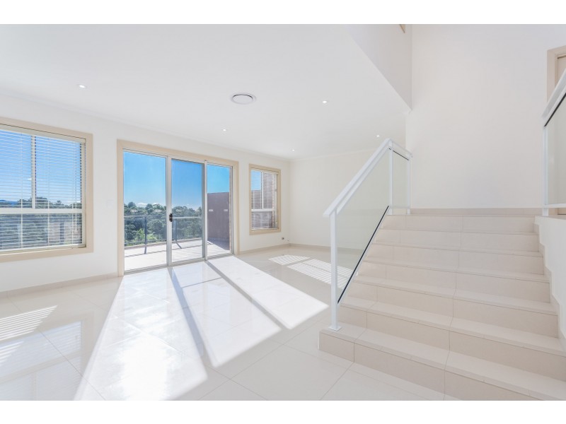 143 Shearwater Drive, Lake Heights NSW 2502