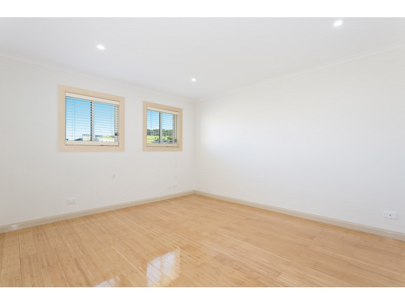 143 Shearwater Drive, Lake Heights NSW 2502