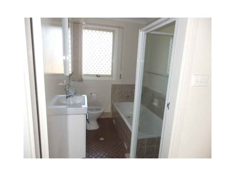 41 Shipton Crescent, Mount Warrigal NSW 2528