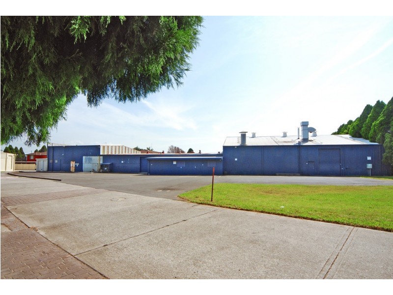 25 Grove Circuit, Lake Illawarra NSW 2528