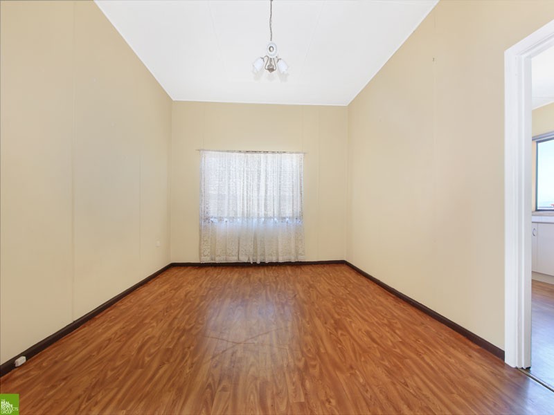 4 Weringa Avenue, Lake Heights NSW 2502