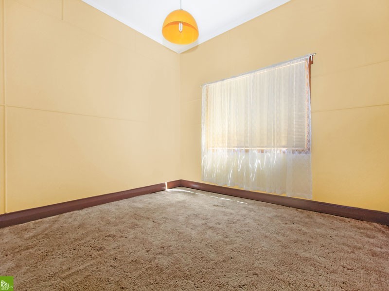 4 Weringa Avenue, Lake Heights NSW 2502