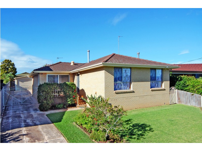 33 Goolagong Circuit, Mount Warrigal NSW 2528