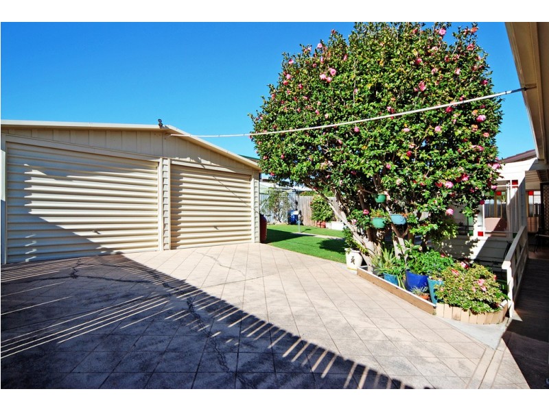 33 Goolagong Circuit, Mount Warrigal NSW 2528