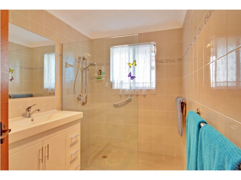 33 Goolagong Circuit, Mount Warrigal NSW 2528