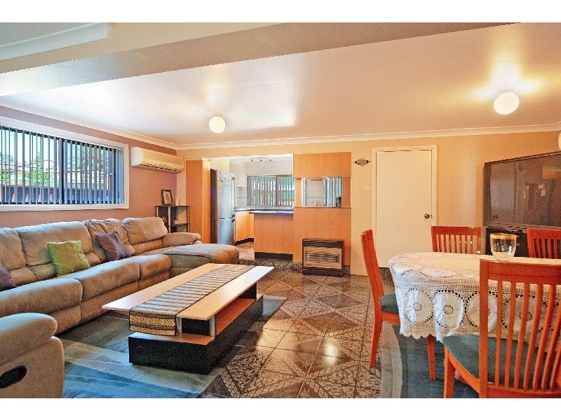 6 Denison Avenue, Barrack Heights NSW 2528