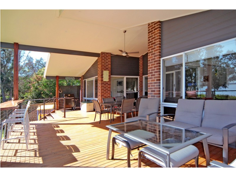 9 Kanahooka Street, Albion Park Rail NSW 2527