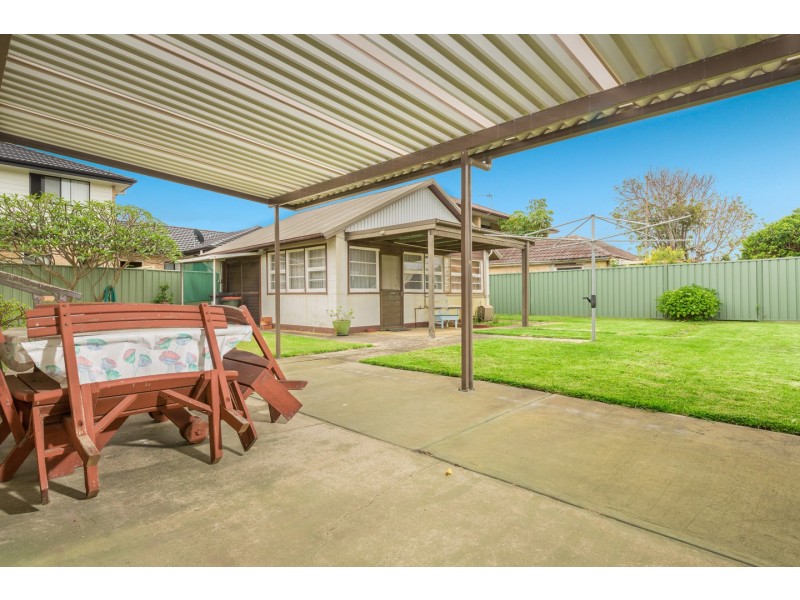 6 Acacia Street, Windang NSW 2528