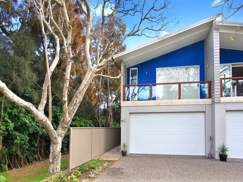 1 The Esplanade, Oak Flats NSW 2529