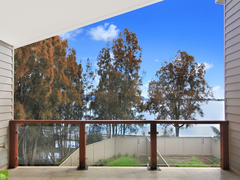 1 The Esplanade, Oak Flats NSW 2529